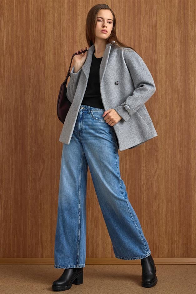 Pelerin ve Kol Patı Detaylı Kruvaze Kısa Kaban AÇIK GRİ 3161