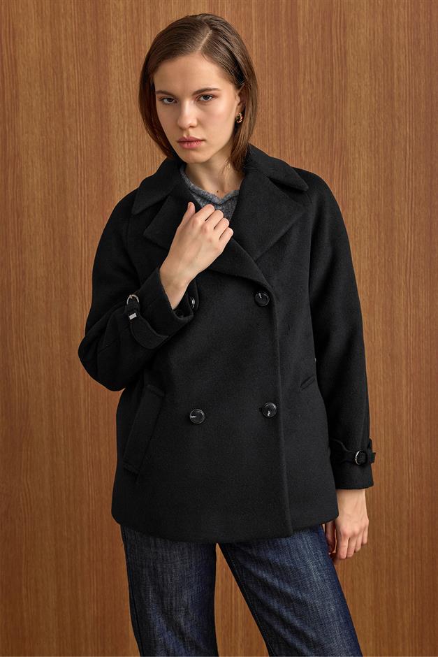 Pelerin ve Kol Patı Detaylı Kruvaze Kısa Kaban SİYAH 3161