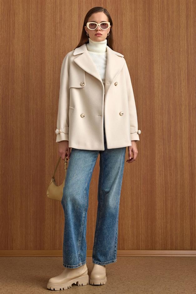 Pelerin ve Kol Patı Detaylı Kruvaze Kısa Kaban EKRU 3161