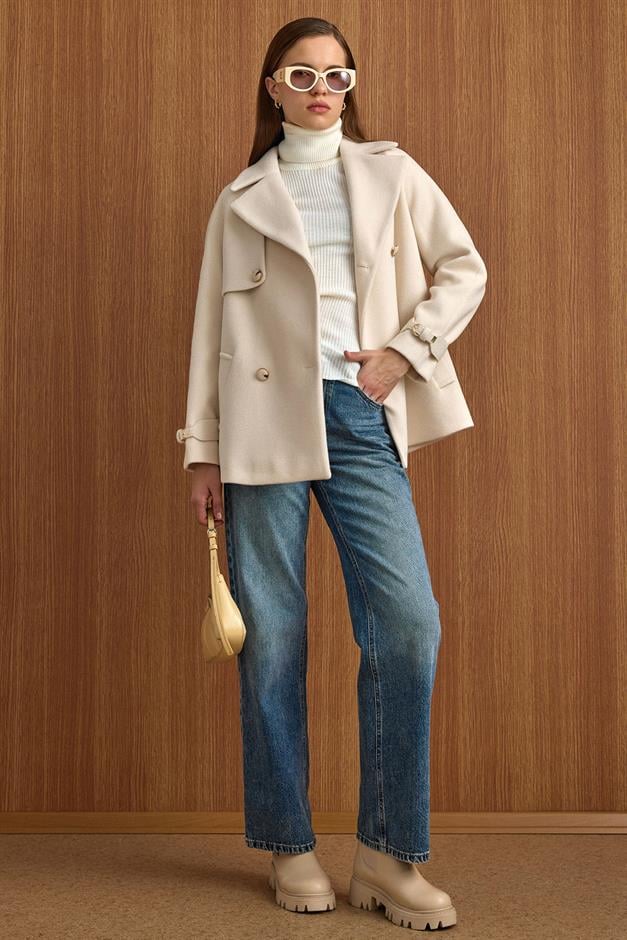 Pelerin ve Kol Patı Detaylı Kruvaze Kısa Kaban EKRU 3161