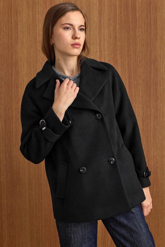 Pelerin ve Kol Patı Detaylı Kruvaze Kısa Kaban SİYAH 3161