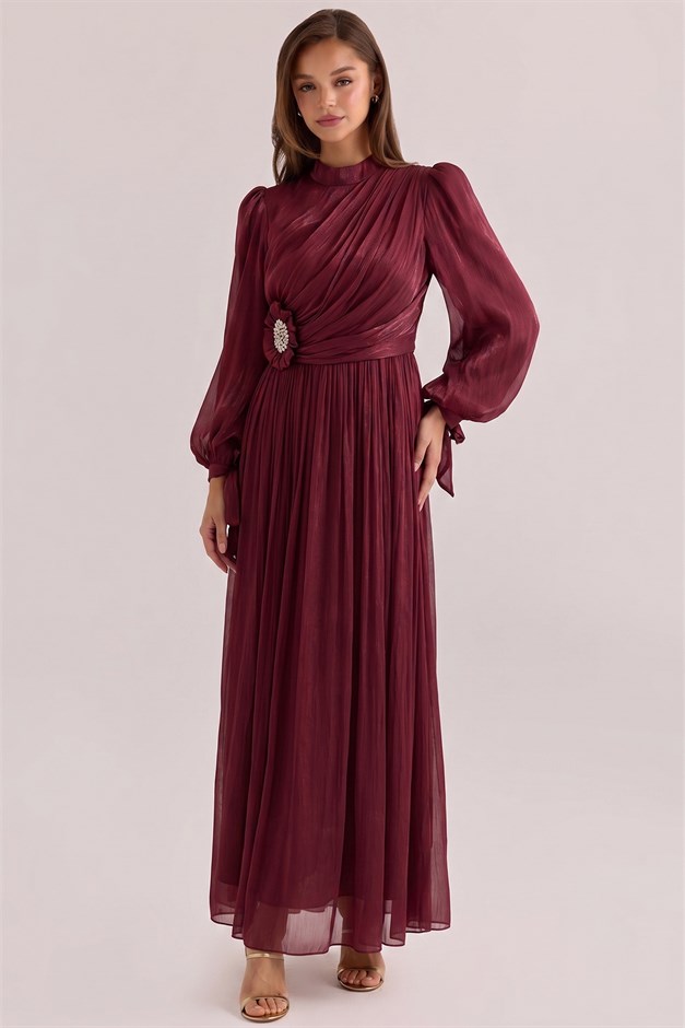 Pilise ve Taşlı Broş Detaylı Yoryo İpek Tesettür Abiye Elbise KOYU BORDO 1244