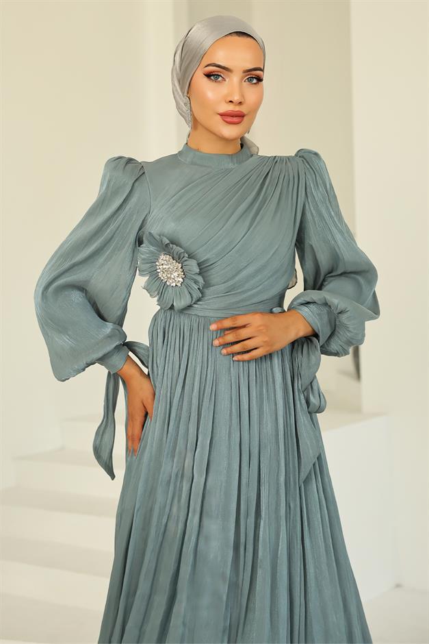 فستان سهرة حرير يويو للحجاب مزين بثنيات ودبوس حجري أخضر مائي 1244