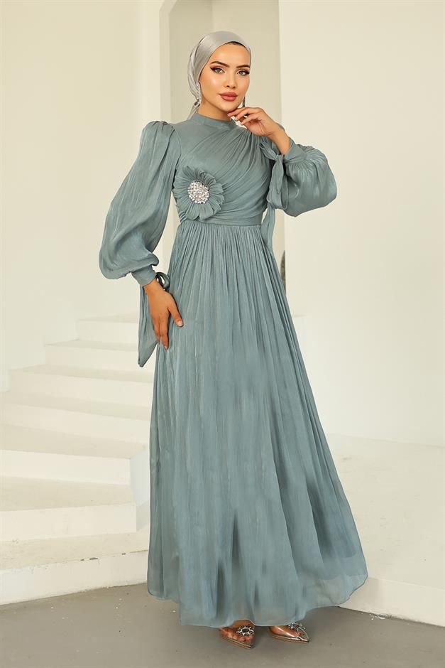 فستان سهرة حرير يويو للحجاب مزين بثنيات ودبوس حجري أخضر مائي 1244