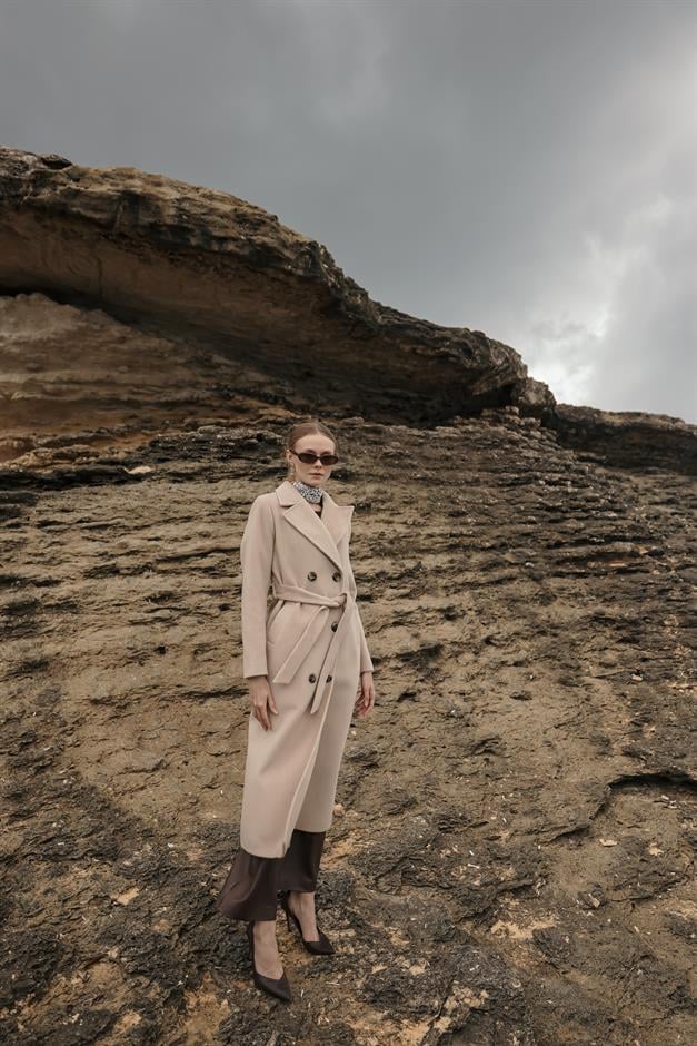 معطف حصري مزدوج الصدر مع تفاصيل بونتو يفعل 3055