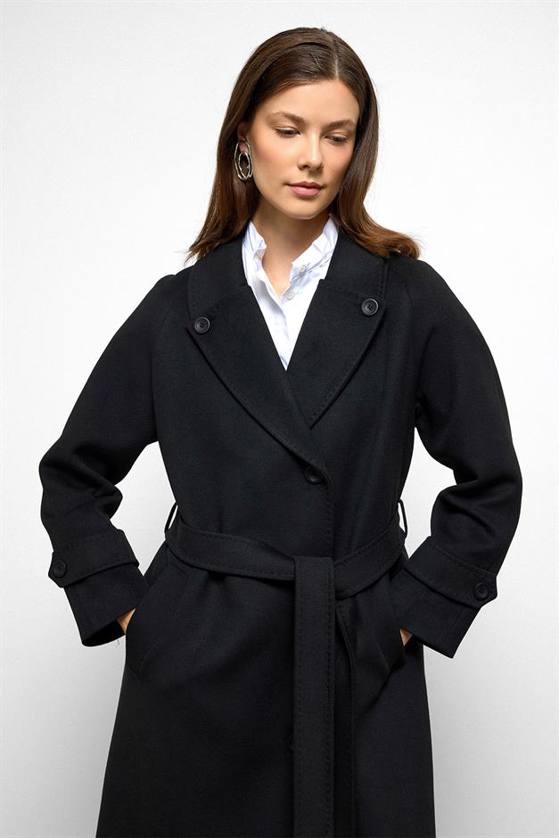 معطف كشمير متوسط الطول بتفاصيل غرزة بونتو وظهر مطوي أسود 3113