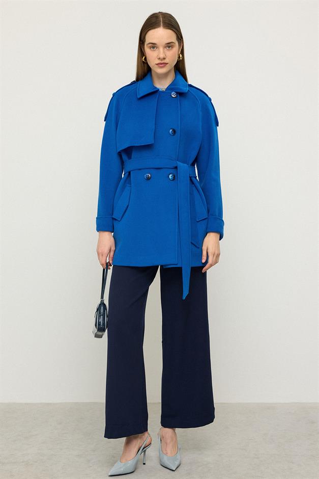 معطف من الكشمير بأكمام راجلان وكتف مدبب وتفاصيل عباءة ساكس 3131