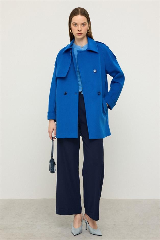 معطف من الكشمير بأكمام راجلان وكتف مدبب وتفاصيل عباءة ساكس 3131