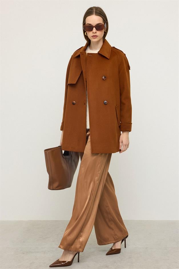 معطف من الكشمير بأكمام راجلان وكتف مدبب وتفاصيل عباءة الصدأ 3131