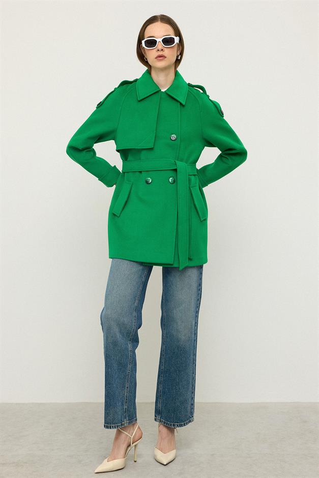 معطف من الكشمير بأكمام راجلان وكتف مدبب وتفاصيل عباءة أخضر فاتح 3131