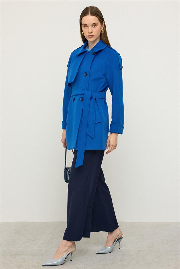 معطف من الكشمير بأكمام راجلان وكتف مدبب وتفاصيل عباءة ساكس 3131