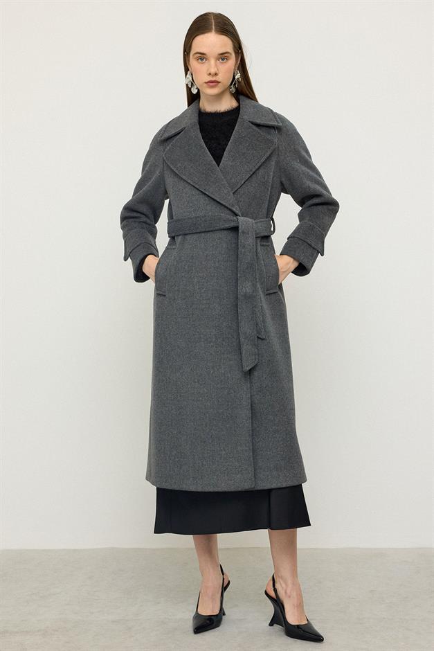 معطف متوسط الطول بأكمام راجلان وإغلاق بزر كبس رمادي غامق 3145