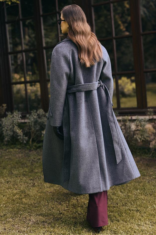 معطف متوسط الطول بأكمام راجلان وإغلاق بزر كبس رمادي غامق 3145