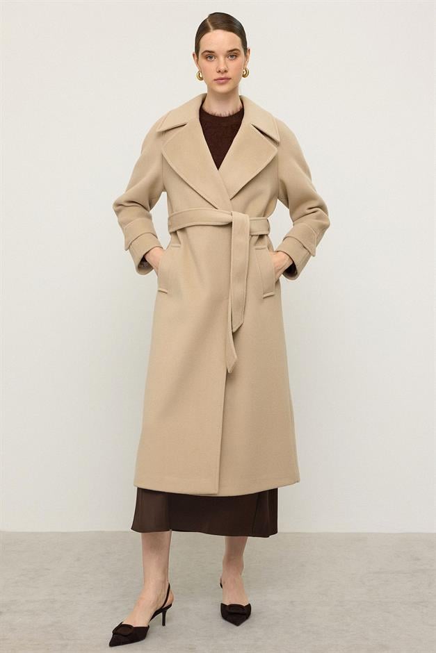 معطف متوسط الطول بأكمام راجلان وإغلاق بزر كبس يفعل 3145