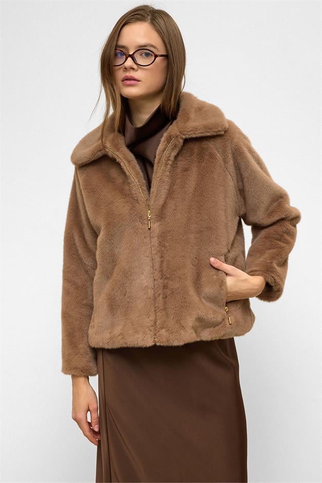 جاكيت من الفرو الصناعي بأكمام راجلان وسحاب كامل 1012