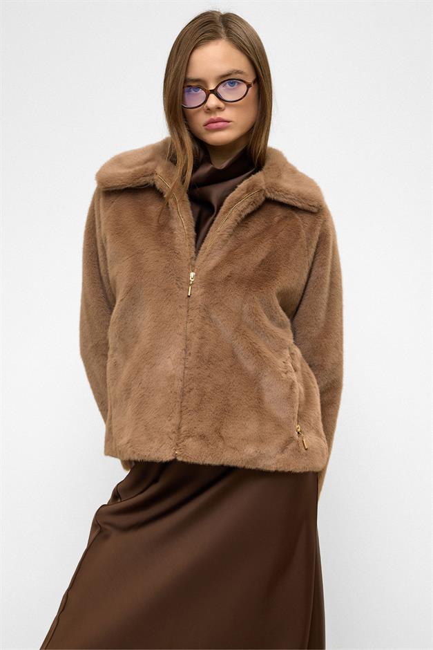 جاكيت من الفرو الصناعي بأكمام راجلان وسحاب كامل 1012