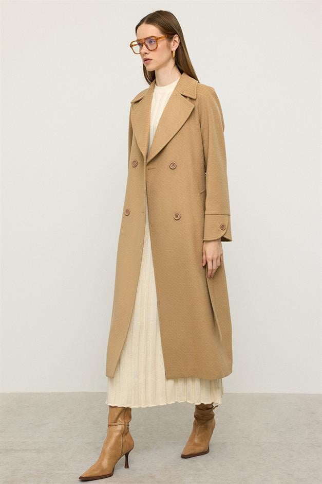 معطف بأكمام راجلان وتفاصيل نقش ذاتي، إصدار محدود كامل 3141