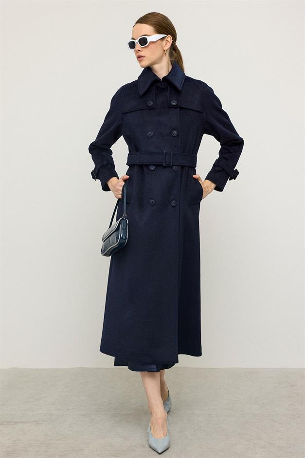 معطف طويل من الموهير بأكمام راجلان وتفاصيل كيب الأزرق الداكن 3144