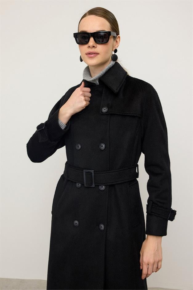 معطف طويل من الموهير بأكمام راجلان وتفاصيل كيب أسود 3144