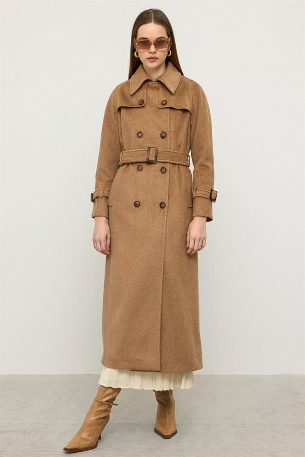 معطف طويل من الموهير بأكمام راجلان وتفاصيل كيب كامل 3144