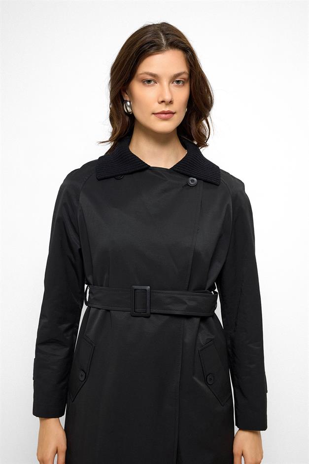 معطف ترنش مقاوم للماء بأكمام راجلان وياقة مضلعة أسود 6758