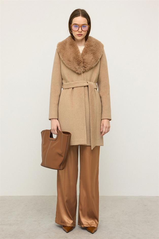 معطف فرو بياقة شال ومربوط حول الخصر أ.كامل 3093