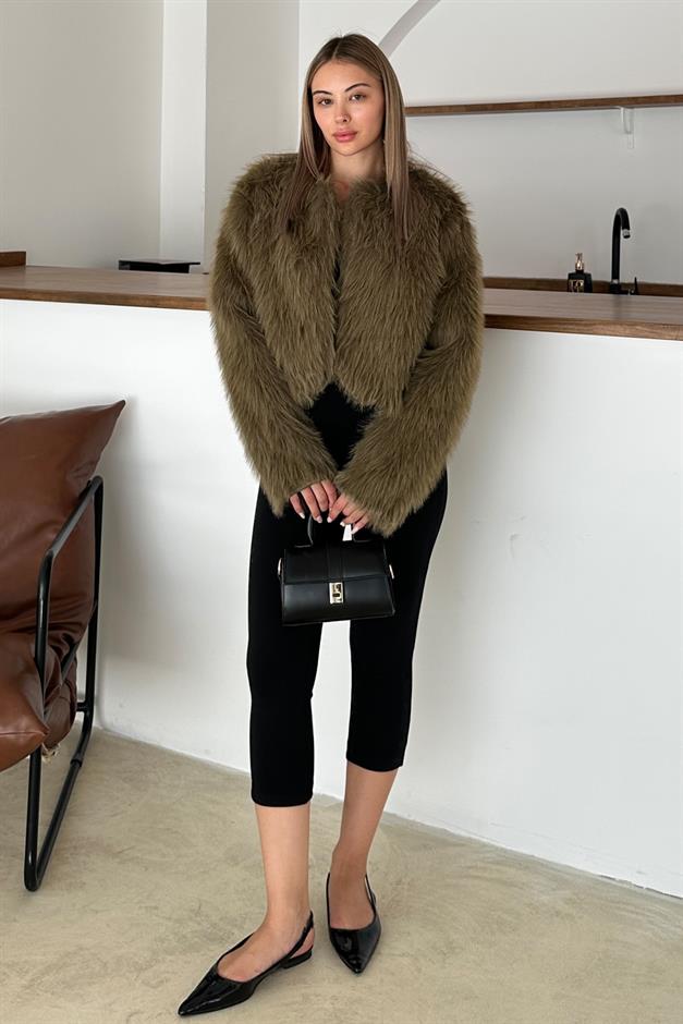 سترة قصيرة من الفرو الصناعي برقبة دائرية يمين 1014