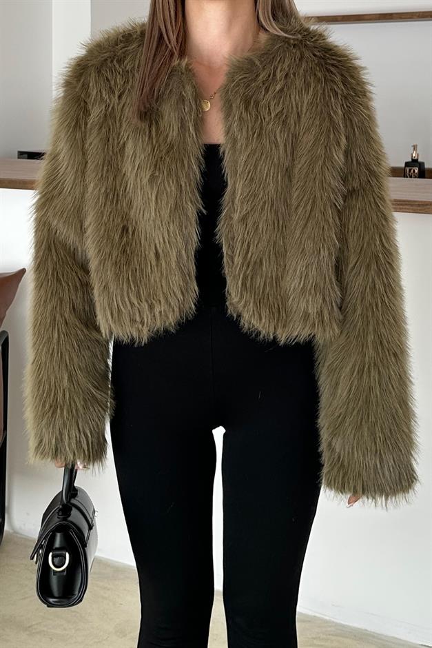 سترة قصيرة من الفرو الصناعي برقبة دائرية يمين 1014