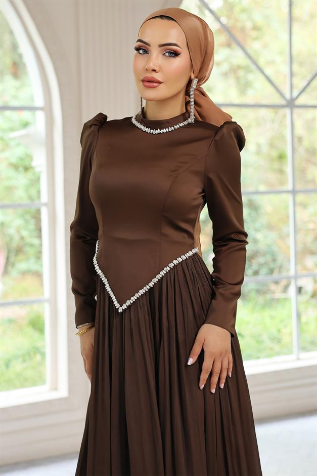 Taş Detaylı Eteği Piliseli Saten ve Yoryo İpek Tesettür Abiye Elbise KAHVE 1046