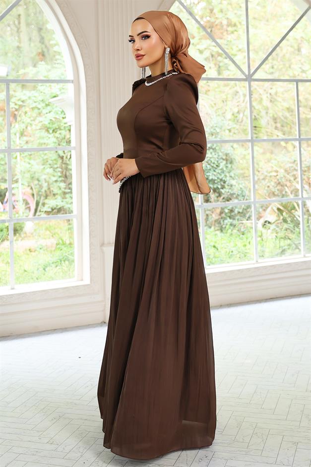 Taş Detaylı Eteği Piliseli Saten ve Yoryo İpek Tesettür Abiye Elbise KAHVE 1046