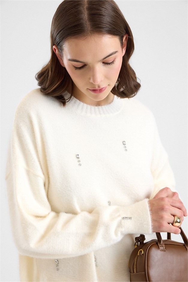 Taş Detaylı Soft Kumaş Oversize Triko Kazak EKRU 8290
