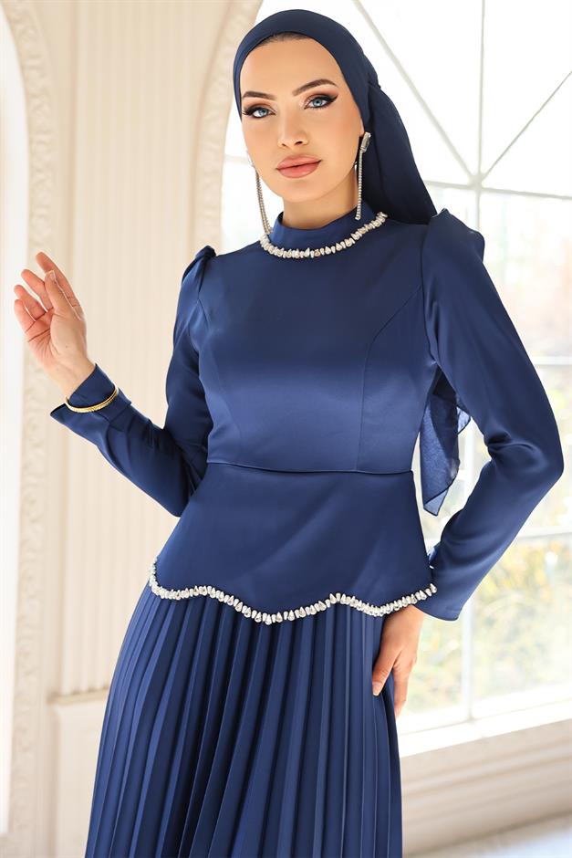 Taş ve İnci Detaylı Piliseli Saten Tesettür Abiye Elbise LACİVERT 1682