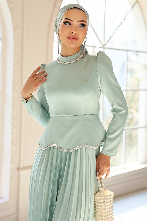 Taş ve İnci Detaylı Piliseli Saten Tesettür Abiye Elbise MİNT 1682