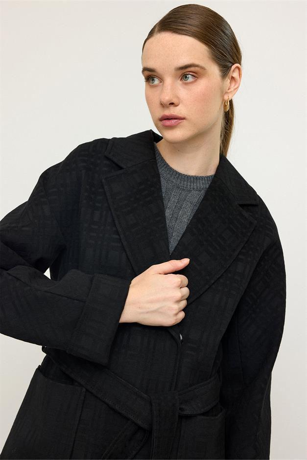 معطف كبير الحجم بتصميم ذاتي وطبعة محدودة مع جيب أسود 3140