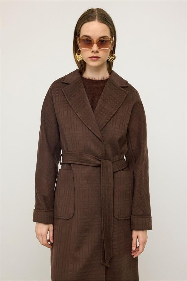 معطف كبير الحجم بتصميم ذاتي وطبعة محدودة مع جيب قهوة 3140