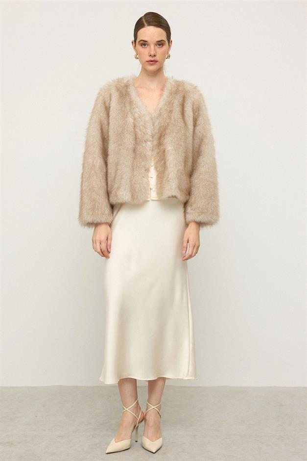 جاكيت قصير حصري بمظهر الفرو وفتحة رقبة على شكل حرف V يفعل 1006