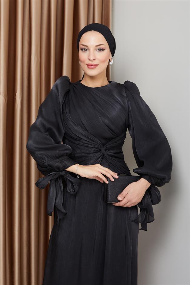 فستان سهرة حرير من يوريو للحجاب مع كشكشة وربطة عنق على شكل فتحة للذراع أسود 1224