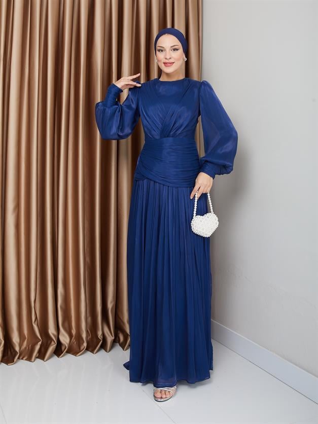 فستان سهرة شيفون كريستالي للحجاب مع تفاصيل الكشكشة والكسرات ك. نيلي 1230