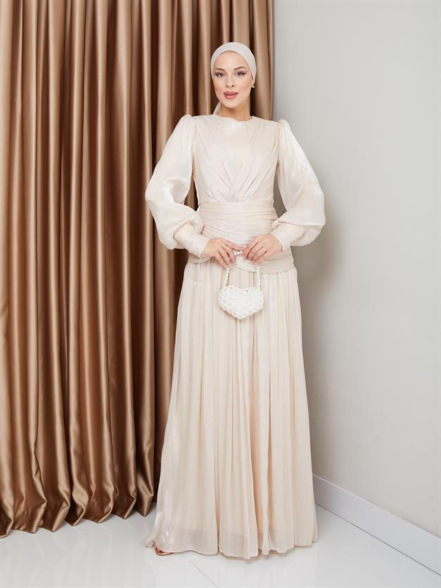 فستان سهرة شيفون كريستالي للحجاب مع تفاصيل الكشكشة والكسرات كريم 1230