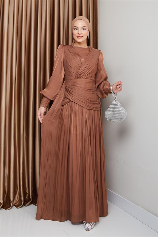 فستان سهرة شيفون كريستالي للحجاب مع تفاصيل الكشكشة والكسرات التبغ 1230