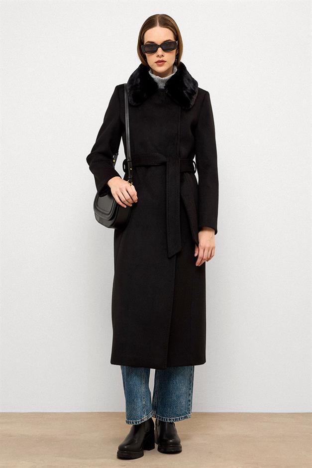معطف طويل فاخر مع طوق فرو قابل للفصل وتفاصيل غرزة منقطة أسود 3092