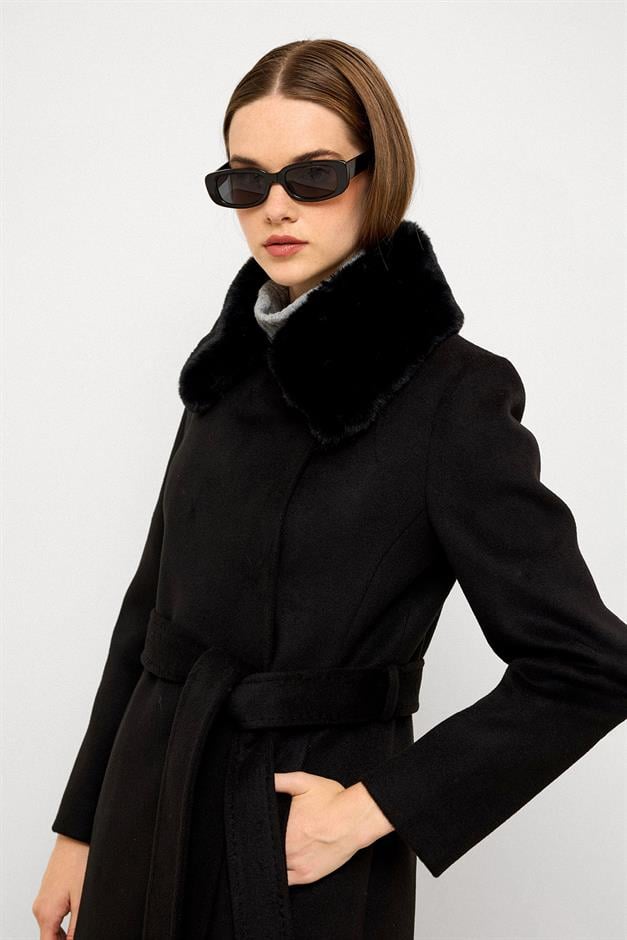 معطف طويل فاخر مع طوق فرو قابل للفصل وتفاصيل غرزة منقطة أسود 3092