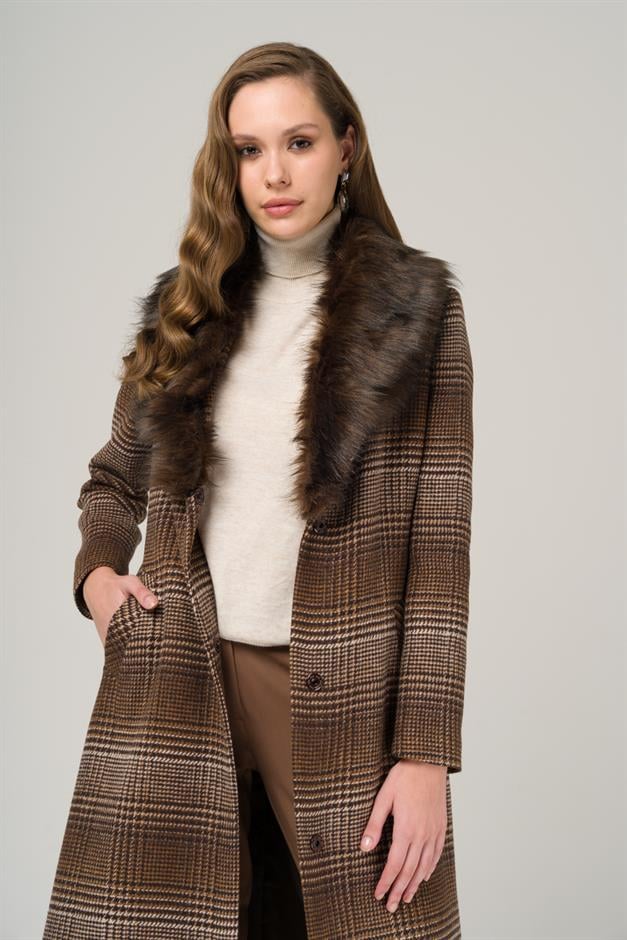 Mid-Length Plaid Coat with Detachable Fur Collar and Tie at the Waist COFFEE 3978
