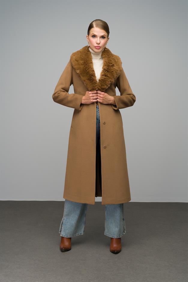 Mid-Length Coat with Detachable Fur Collar and Snap Closure K. KAMEL 3066