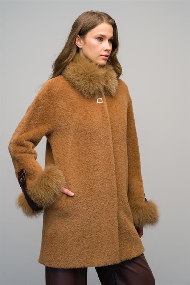 Short Coat with Detachable Fur Collar and Genuine Leather Details CAMEL 3072-TK