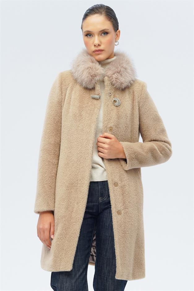 معطف فاخر من القطيفة مع طوق فرو قابل للإزالة وتفاصيل كبس خاصة فيزون 3121-TK