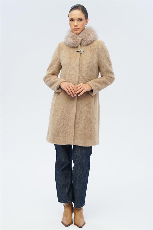 معطف فاخر من القطيفة مع طوق فرو قابل للإزالة وتفاصيل كبس خاصة فيزون 3121-TK