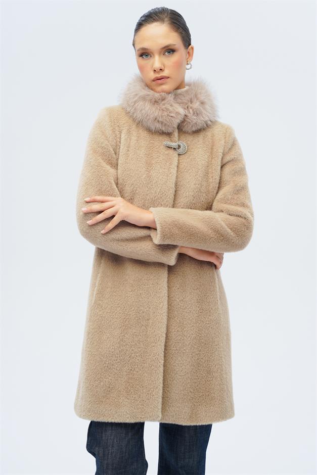معطف فاخر من القطيفة مع طوق فرو قابل للإزالة وتفاصيل كبس خاصة فيزون 3121-TK