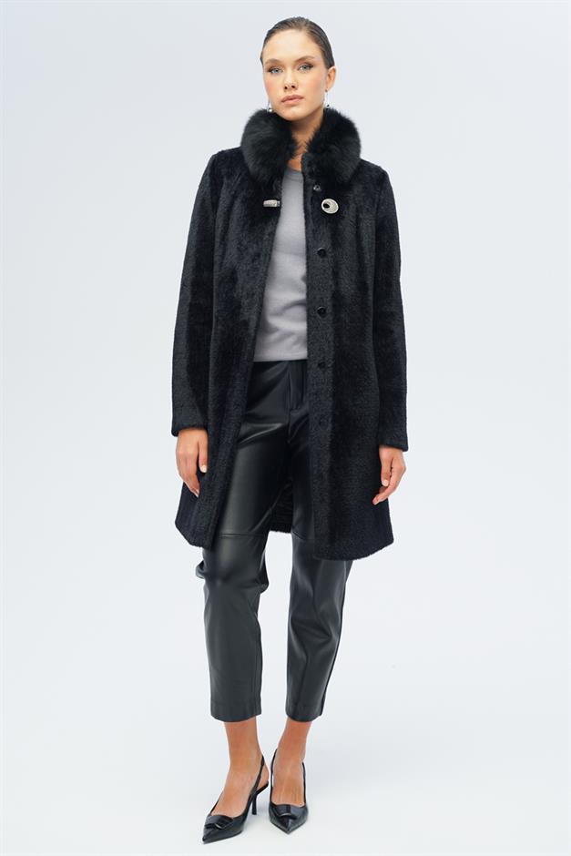 معطف فاخر من القطيفة مع طوق فرو قابل للإزالة وتفاصيل كبس خاصة أسود 3121-TK