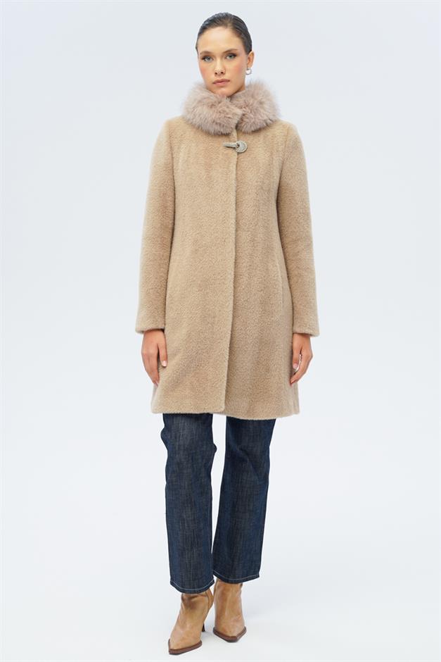 معطف فاخر من القطيفة مع طوق فرو قابل للإزالة وتفاصيل كبس خاصة فيزون 3121-TK